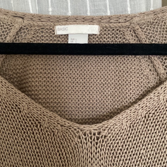 H&M Tan Sweater, Size L - Picture 3 of 8